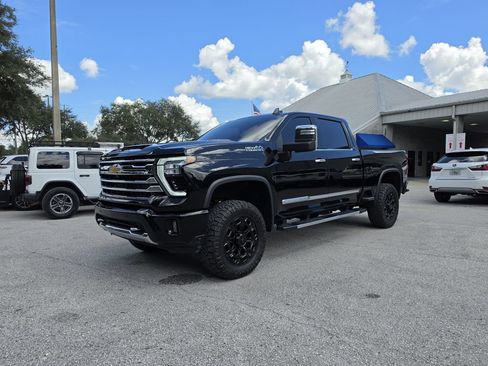 Used 2024 Chevrolet Silverado 3500 High Country w/ High Country Premium Package AWD/4WD image 2