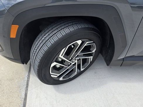 Used 2025 Hyundai Tucson Limited FWD image 10