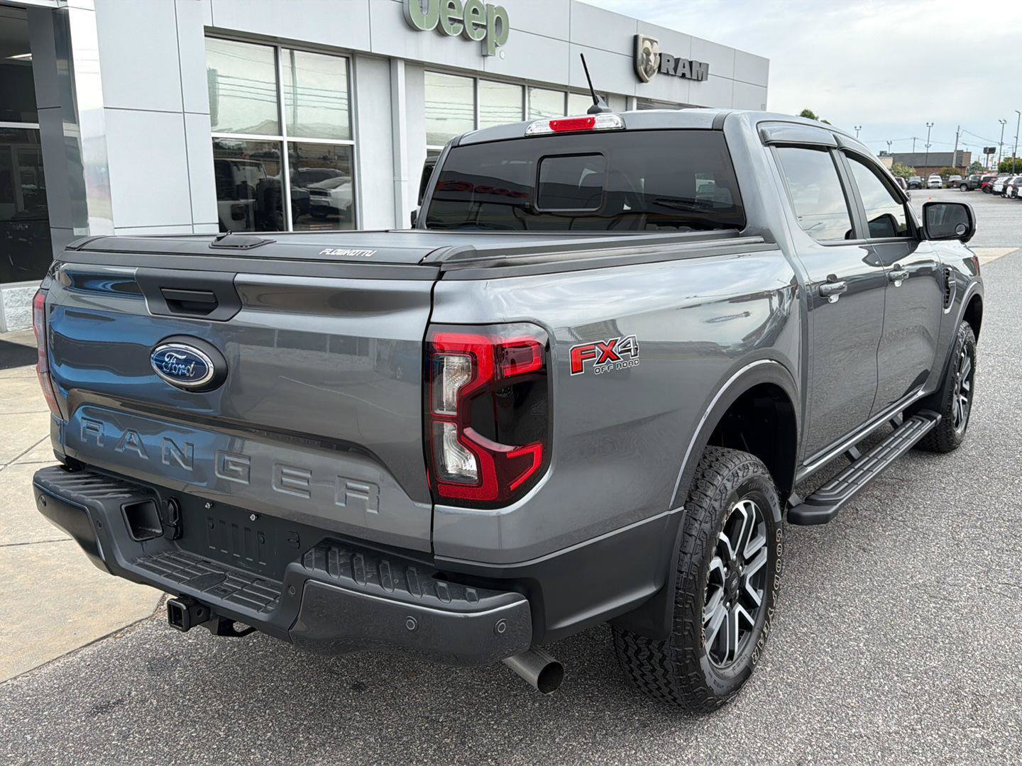 Used 2024 Ford Ranger Lariat w/ FX4 Off-Road Package AWD/4WD image 11
