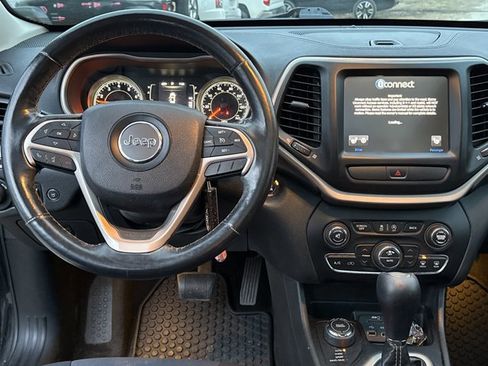 Used 2015 Jeep Cherokee Latitude w/ Comfort/Convenience Group image 4