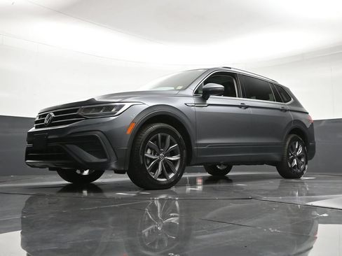 Used 2022 Volkswagen Tiguan SE AWD/4WD image 24