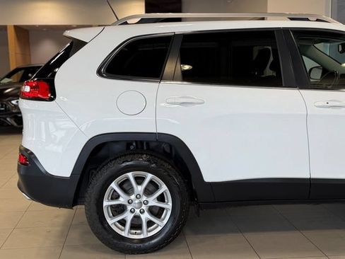 Used 2015 Jeep Cherokee Latitude w/ Comfort/Convenience Group AWD/4WD image 17