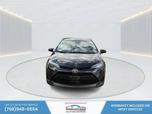 Used 2017 Toyota Corolla LE FWD image 2