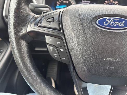 Used 2016 Ford Edge SE image 25