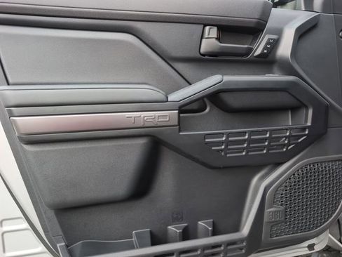 Used 2025 Toyota 4Runner TRD Off-Road Premium image 15