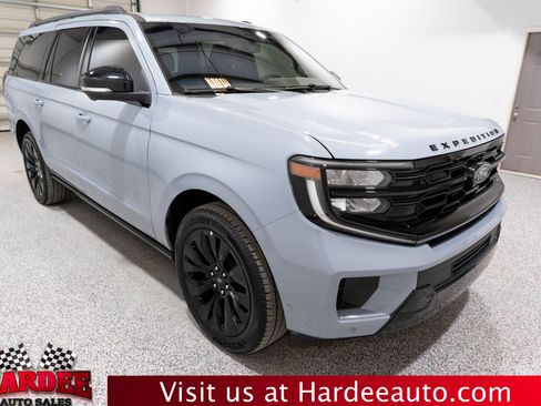 Used 2025 Ford Expedition Max Platinum w/ Stealth Appearance Package AWD/4WD image 6