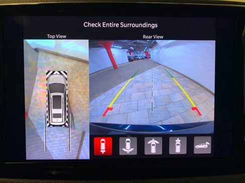 Used 2022 Chrysler Pacifica Touring-L w/ Uconnect Theater Family Group image 35