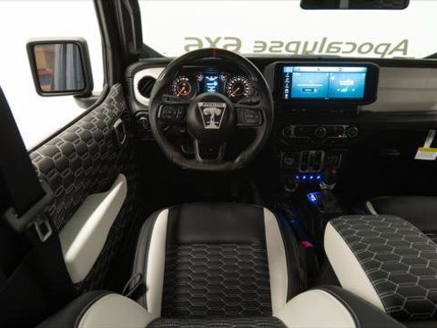 Used 2025 Jeep Gladiator Sport image 38