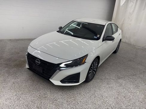 Used 2025 Nissan Altima 2.5 SV FWD image 5