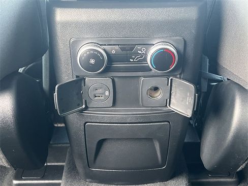 Used 2022 Ford Explorer XLT image 28