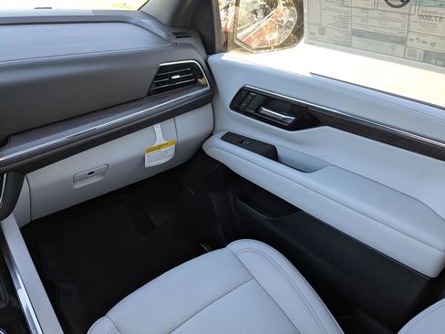 New 2025 Chevrolet Suburban Premier image 20