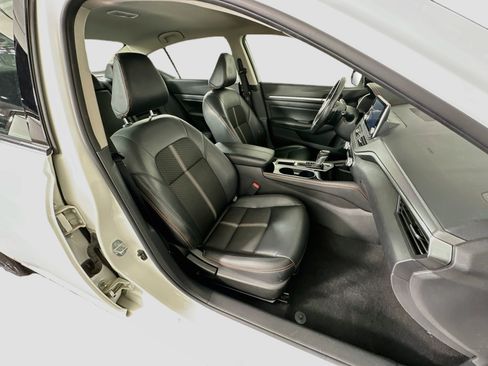 Used 2024 Nissan Altima 2.5 SR FWD image 29