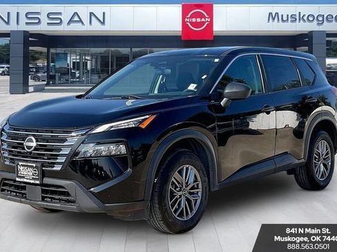 Used 2024 Nissan Rogue S AWD/4WD image 3