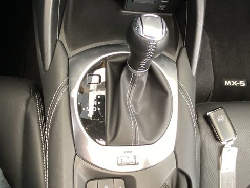 Used 2025 MAZDA MX-5 Miata RF Grand Touring w/ Weather Package RWD image 13