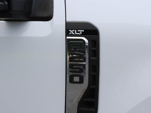 Used 2023 Ford F250 XLT w/ FX4 Off-Road Package AWD/4WD image 29
