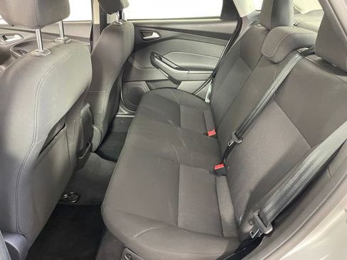 Used 2016 Ford Focus SE w/ SE Power Seat Package image 12