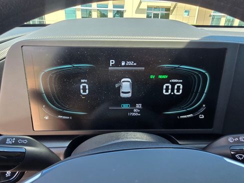 Used 2025 Kia Niro LX FWD image 23