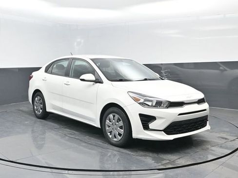 Used 2023 Kia Rio S image 2