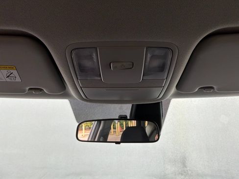 Used 2025 Kia Soul LX w/ LX Technology Package FWD image 14