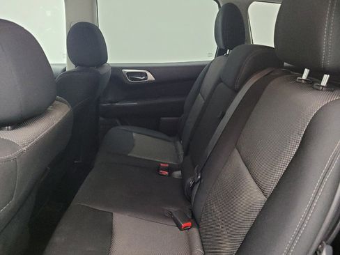 Used 2017 Nissan Pathfinder SV w/ SV Cold Weather Package AWD/4WD image 18