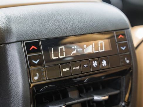 Used 2023 Jeep Grand Cherokee L Summit w/ Advanced Protech Group IV AWD/4WD image 44