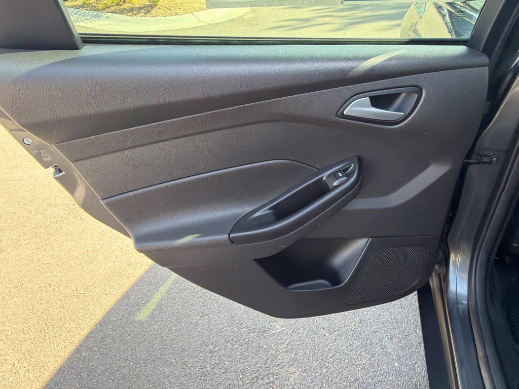 Used 2018 Ford Focus SE FWD image 19