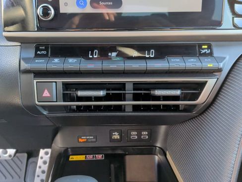 Used 2025 Toyota Camry SE FWD image 18