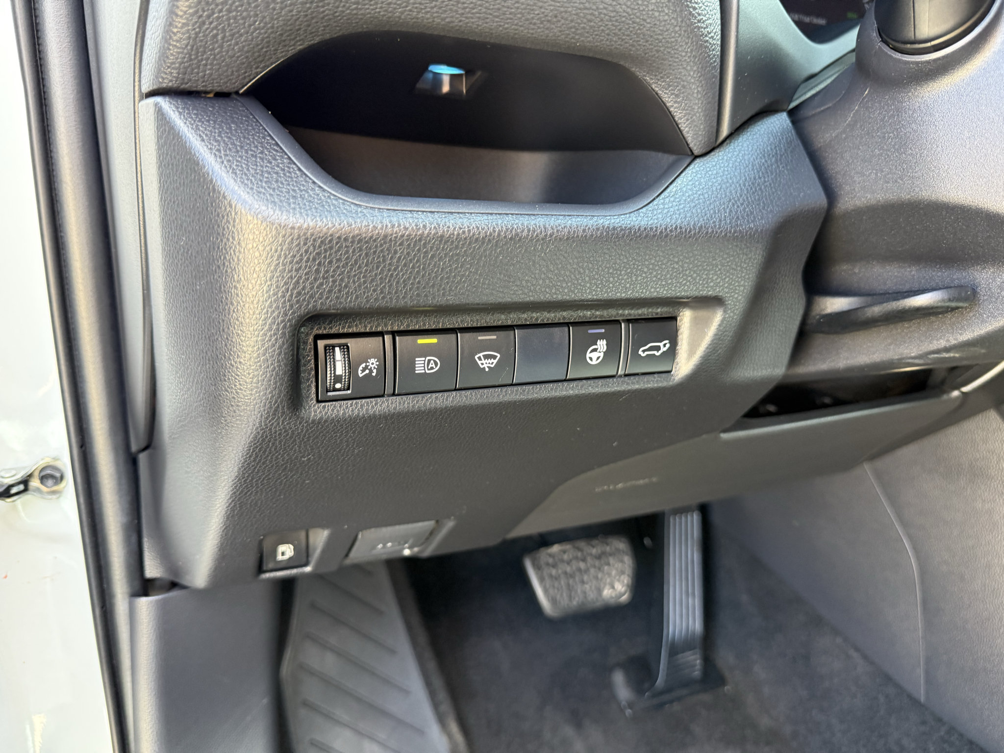 Used 2020 Toyota RAV4 XSE AWD/4WD image 18