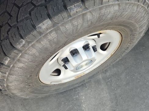 Used 2021 Chevrolet Express 2500 w/ Driver Convenience Package image 9