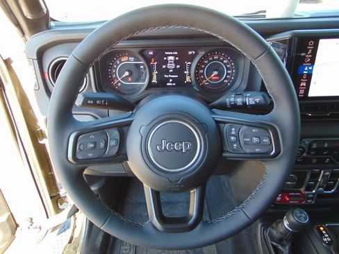 Used 2025 Jeep Wrangler Unlimited Rubicon image 15