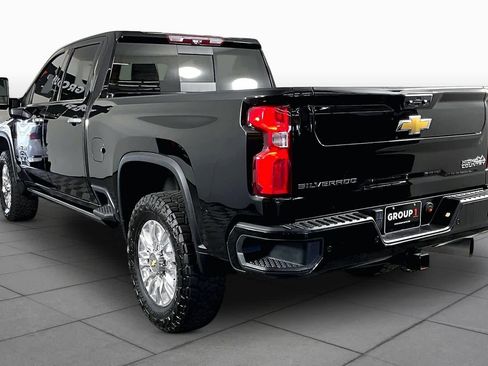 Used 2023 Chevrolet Silverado 2500 High Country w/ Z71 Off-Road Package AWD/4WD image 12
