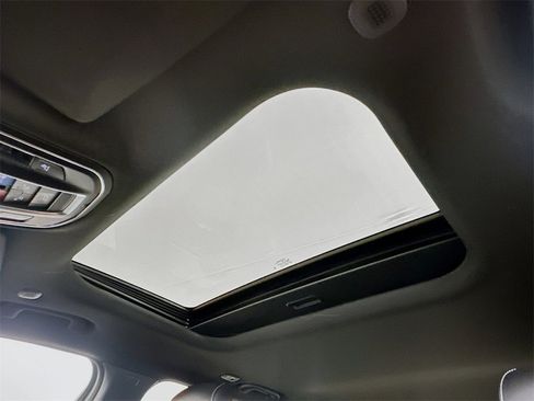 New 2025 Jeep Grand Cherokee Altitude image 14