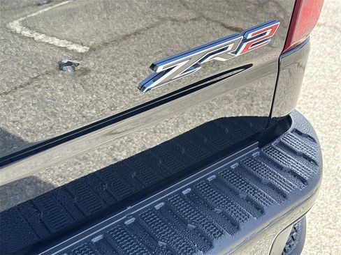Used 2023 Chevrolet Silverado 1500 ZR2 image 30
