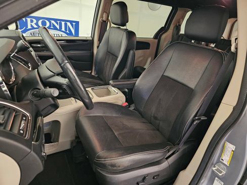 Used 2019 Dodge Grand Caravan SXT FWD image 5
