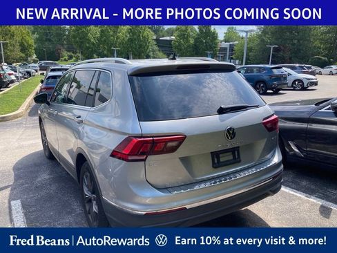 Certified 2023 Volkswagen Tiguan SE w/ Panoramic Sunroof Package AWD/4WD image 4