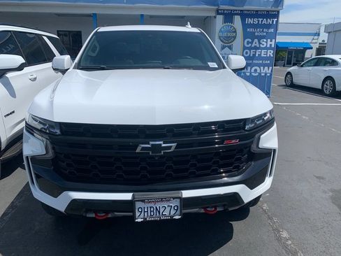 Used 2023 Chevrolet Tahoe Z71 w/ Z71 Off-Road Package AWD/4WD image 3