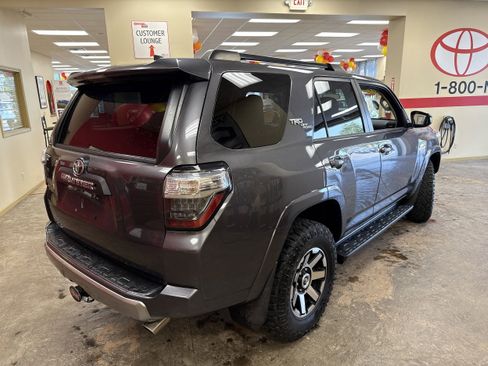 Used 2019 Toyota 4Runner TRD Off-Road image 9