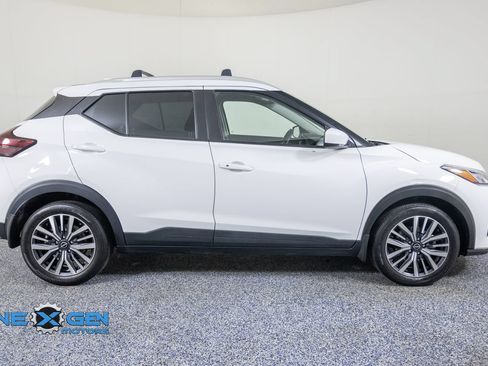 Used 2023 Nissan Kicks SV w/ Exterior Package FWD image 9