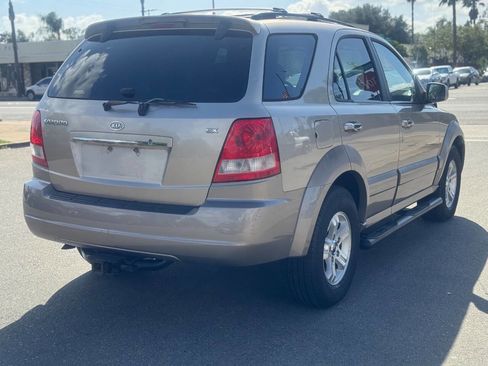 Used 2005 Kia Sorento LX image 6