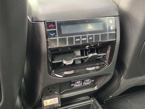 New 2025 Jeep Grand Cherokee L Altitude image 32