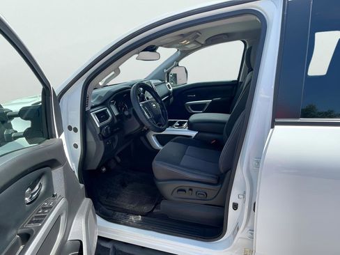 Used 2021 Nissan Titan SV w/ SV Convenience Package RWD image 13