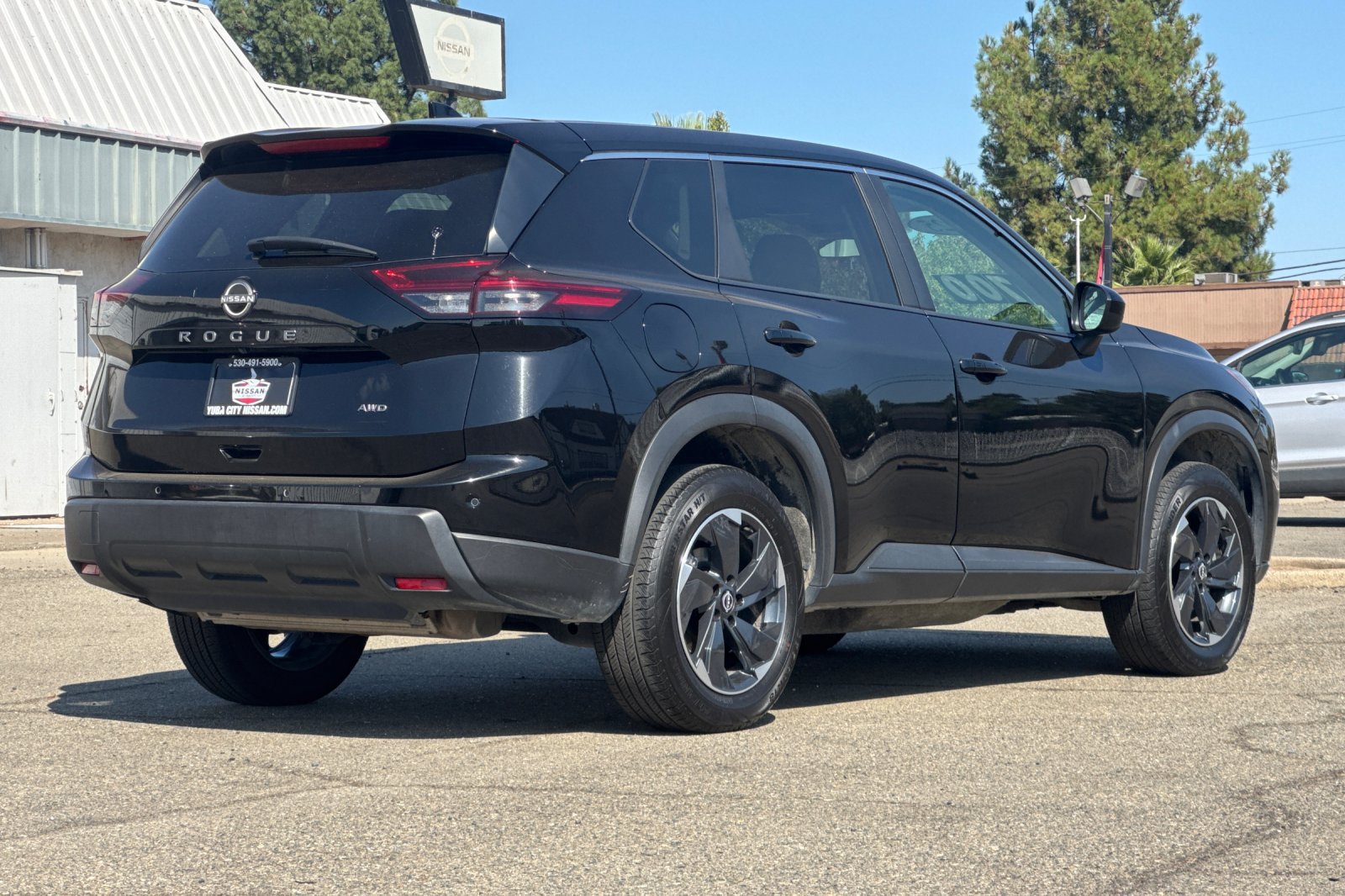 Certified 2025 Nissan Rogue SV AWD/4WD image 5