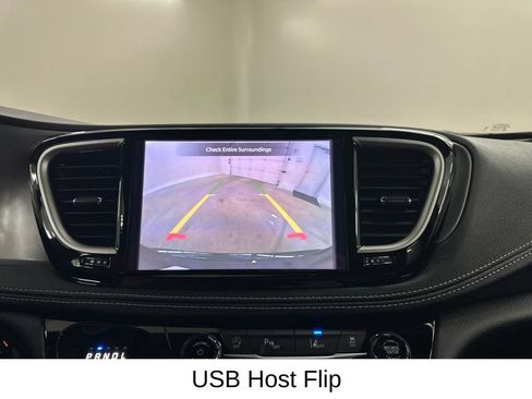 Used 2025 Chrysler Pacifica Select FWD image 47
