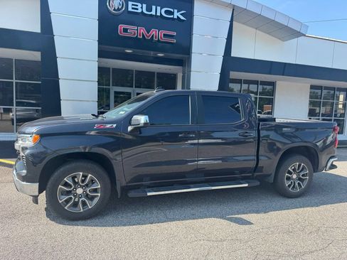 Used 2024 Chevrolet Silverado 1500 LT w/ Z71 Off-Road Package AWD/4WD image 3