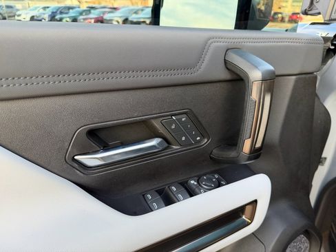 Used 2024 GMC Hummer EV 3X w/ LPO, Illumination Package image 19