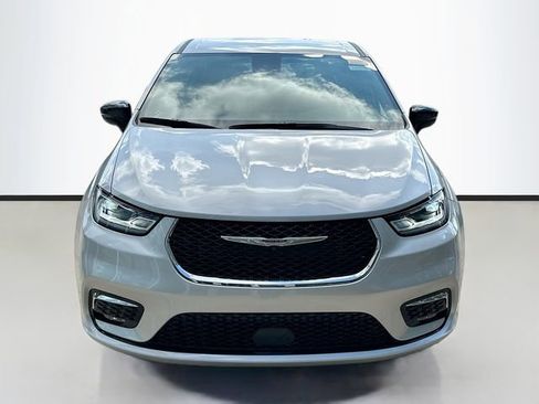 New 2026 Chrysler Pacifica Select image 4
