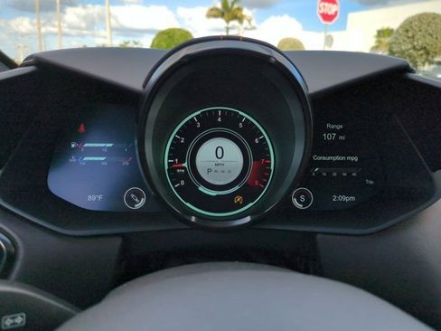 Used 2023 Aston Martin V8 Vantage Roadster image 25