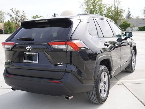 Used 2025 Toyota RAV4 XLE w/ Convenience Package image 10