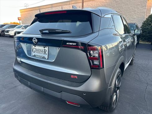 Used 2025 Nissan Kicks SR image 3