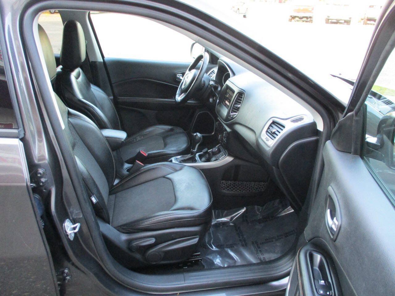 Used 2020 Jeep Compass Latitude w/ Cold Weather Group AWD/4WD image 22